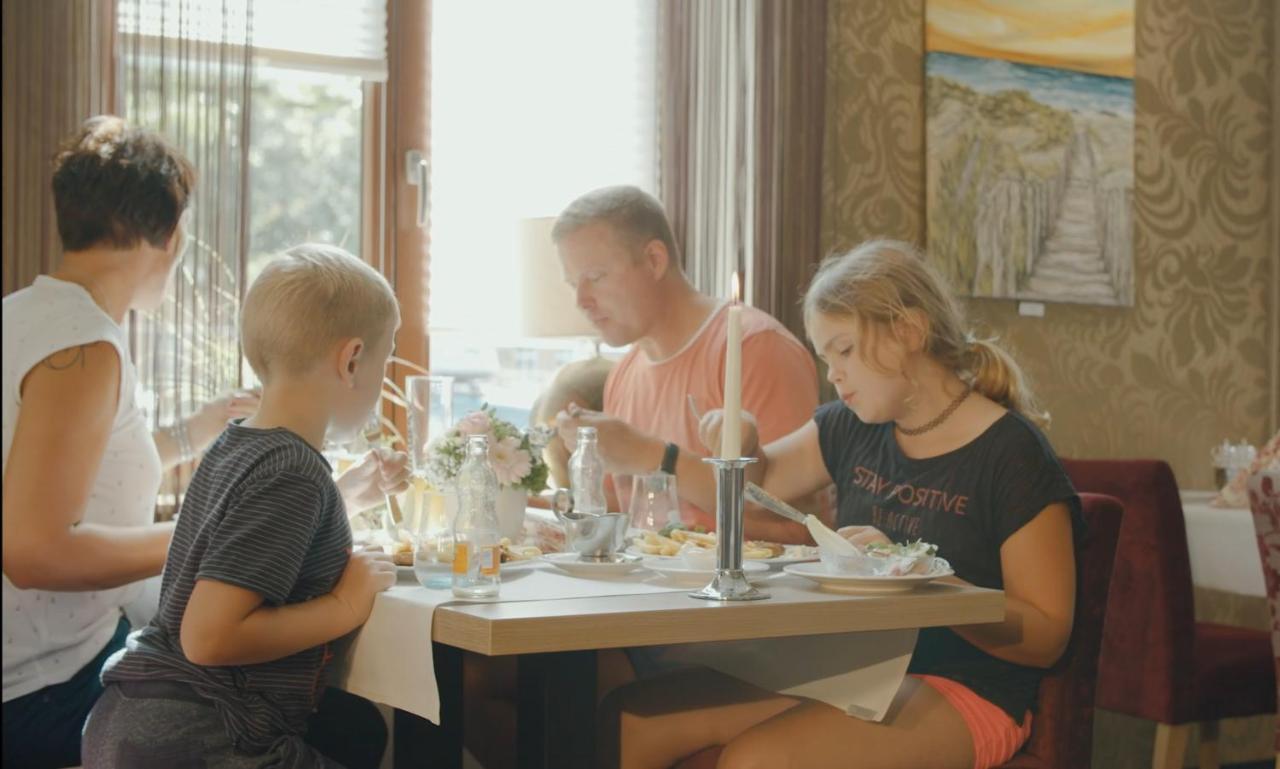 Hotel Am Schloss アウリッヒ エクステリア 写真